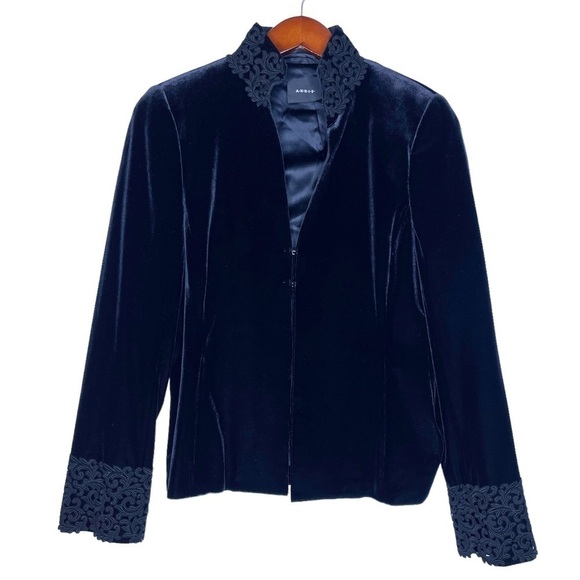 AKRIS Luxe Velvet Jacket with Filagree Trim Size 8 in Rich Black